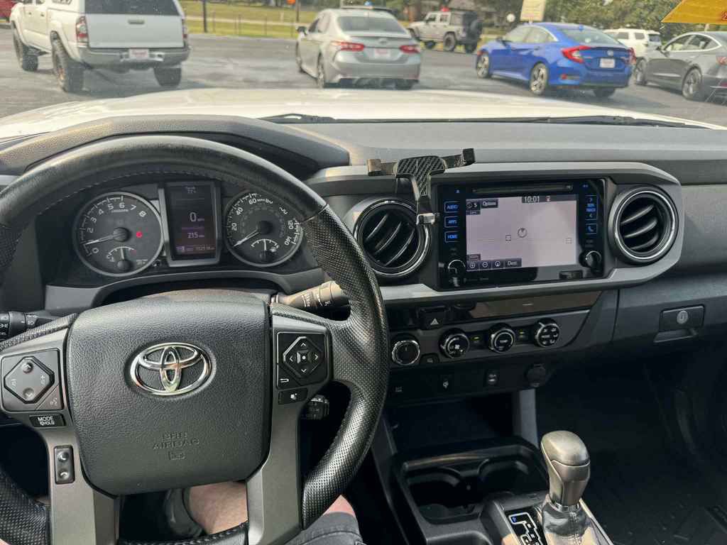 2016 Toyota Tacoma Image 13