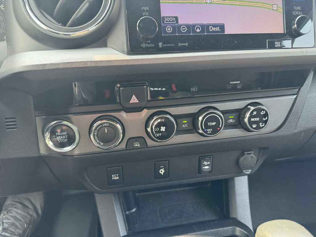 2016 Toyota Tacoma Image 15