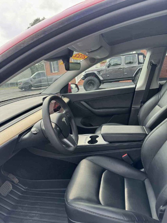 2022 Tesla Model Y Image 8
