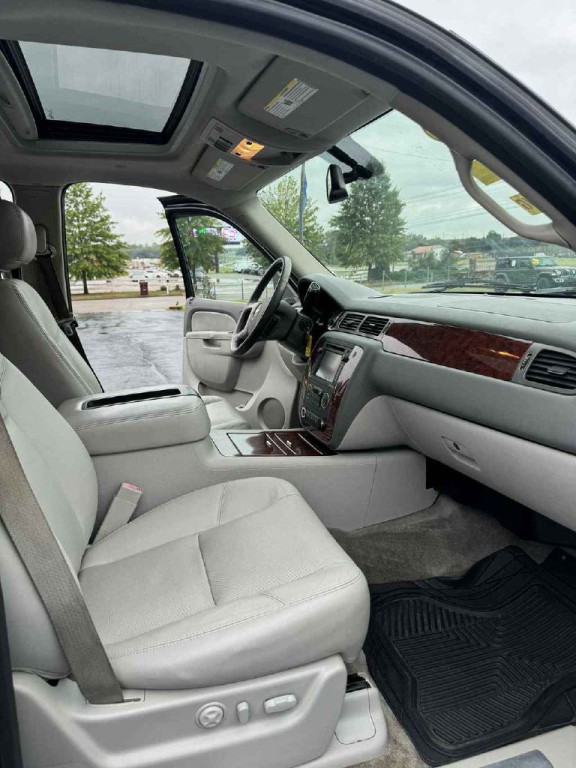 2012 Chevrolet Tahoe Image 3