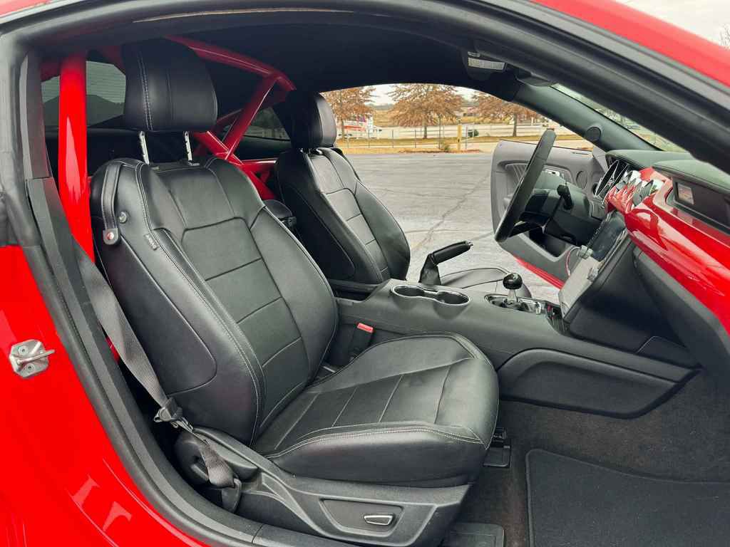 2020 Ford Mustang Image 2