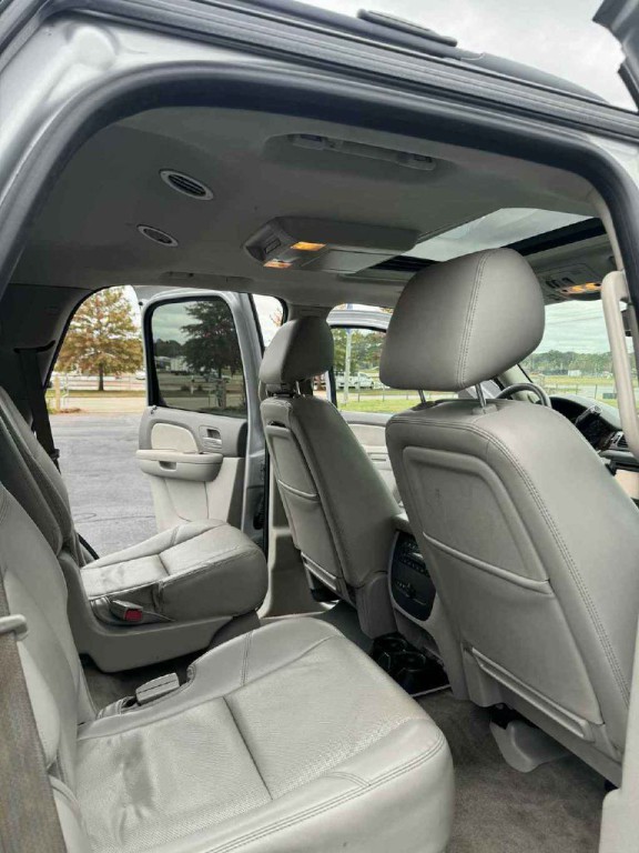 2013 Chevrolet Tahoe Image 2