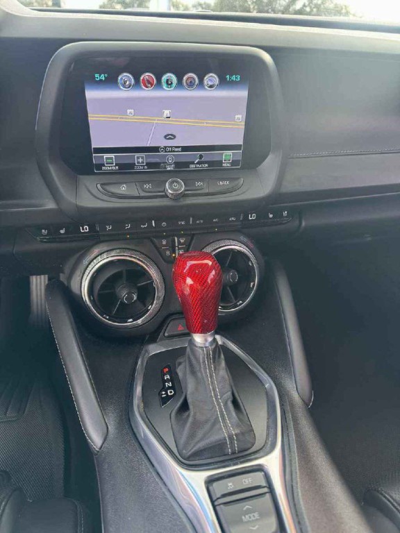 2016 Chevrolet Camaro Image 2