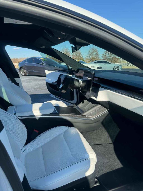 2022 Tesla Model S Image 5