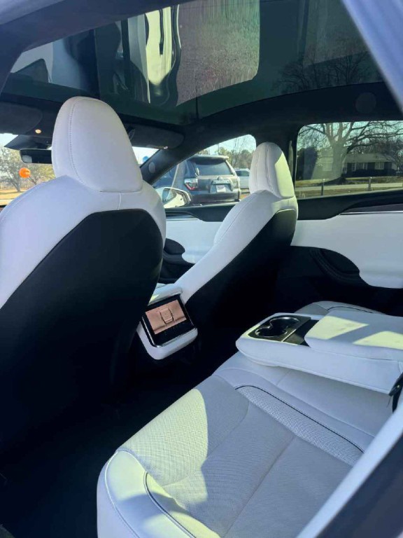 2022 Tesla Model S Image 6