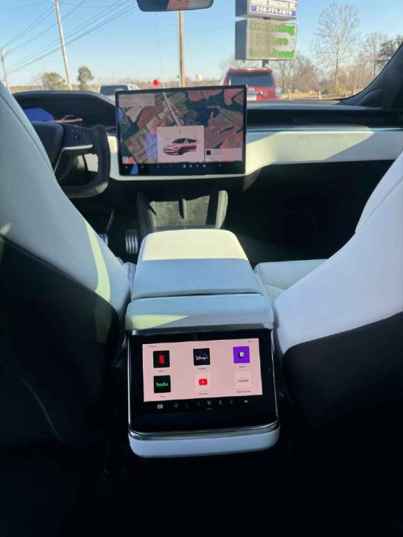 2022 Tesla Model S Image 7