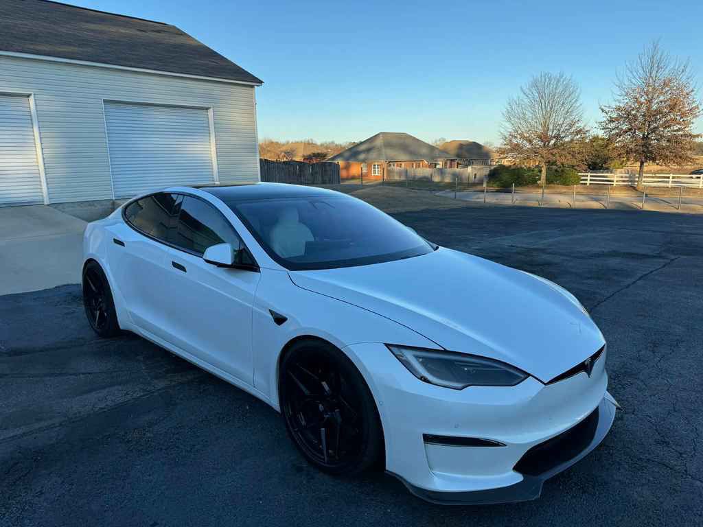 2022 Tesla Model S Image 8
