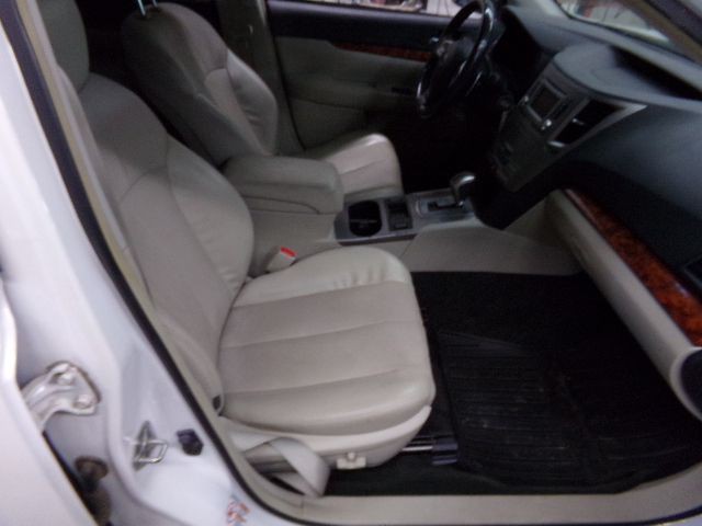 2012 Subaru Outback Image 11