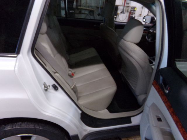 2012 Subaru Outback Image 12