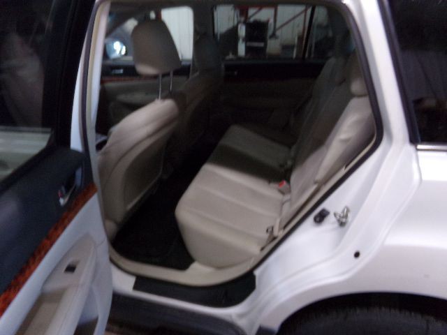2012 Subaru Outback Image 15