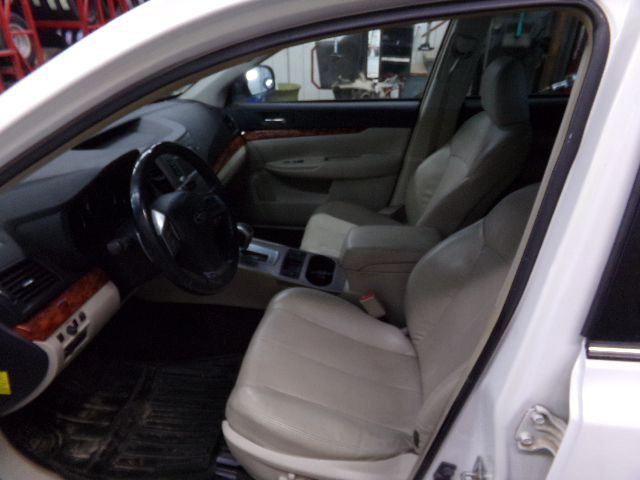 2012 Subaru Outback Image 17