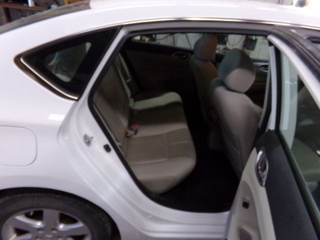 2015 Nissan Sentra Image 10