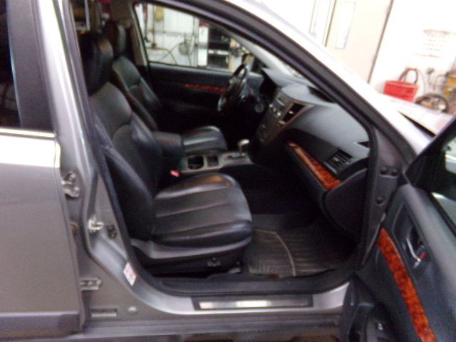 2010 Subaru Outback Image 4