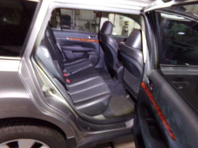 2010 Subaru Outback Image 5