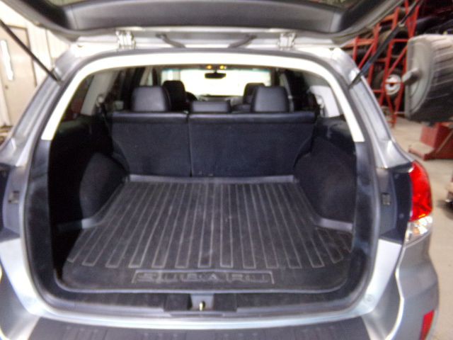 2010 Subaru Outback Image 6