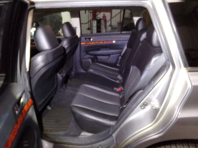 2010 Subaru Outback Image 7