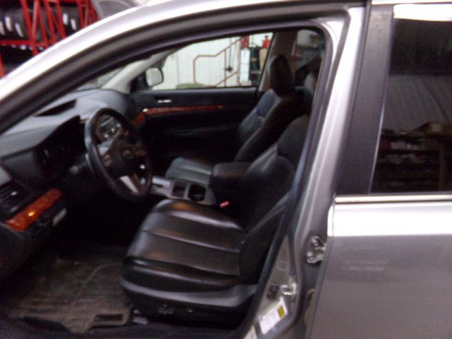 2010 Subaru Outback Image 9