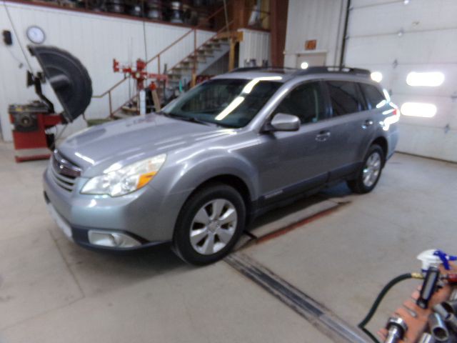 2010 Subaru Outback Image 10