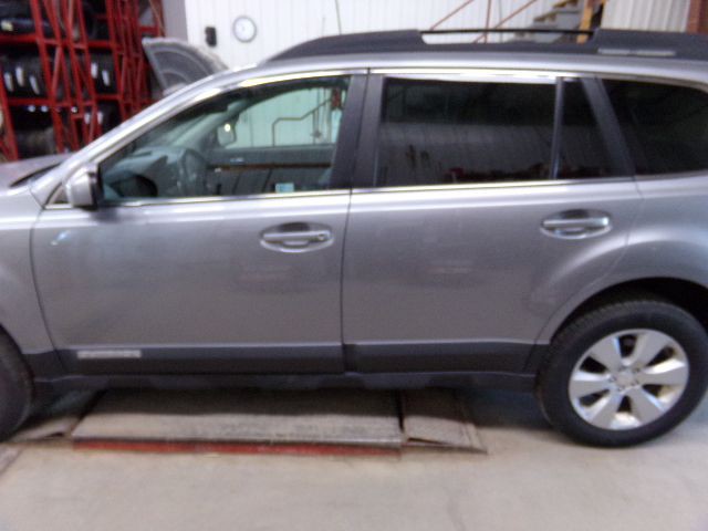 2010 Subaru Outback Image 12
