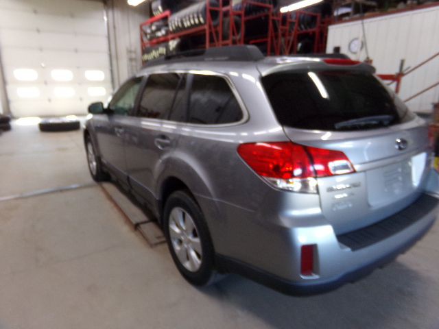 2010 Subaru Outback Image 13