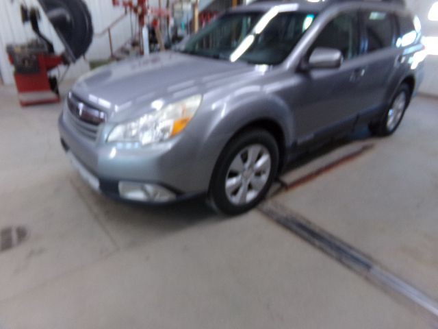 2010 Subaru Outback Image 14