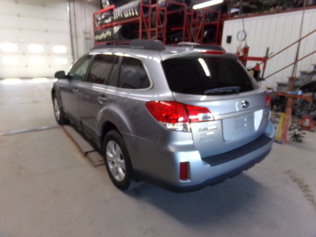 2010 Subaru Outback Image 15