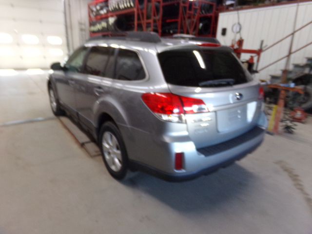 2010 Subaru Outback Image 16