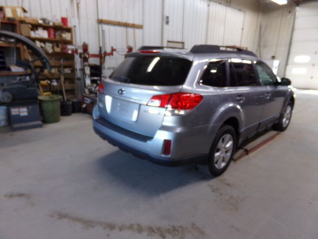 2010 Subaru Outback Image 17