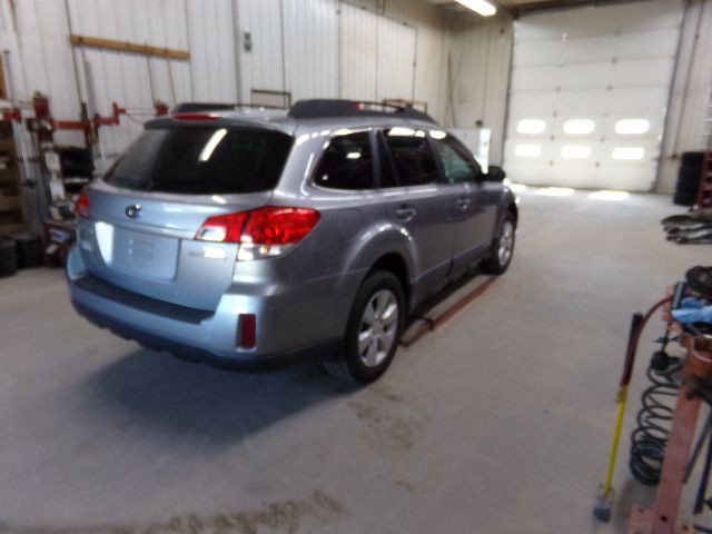 2010 Subaru Outback Image 18