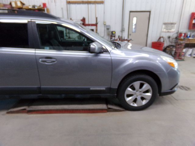 2010 Subaru Outback Image 19