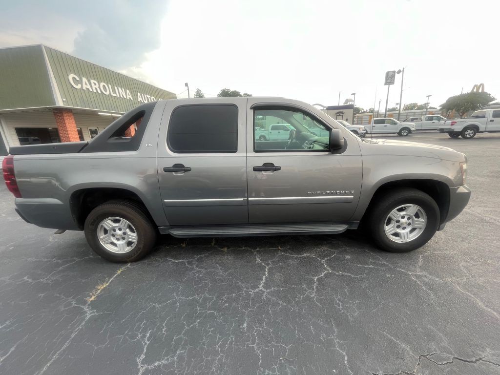 2008 Chevrolet Avalanche Image 1