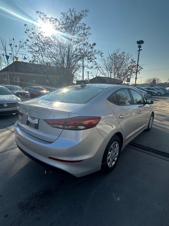 2017 Hyundai Elantra Image 3