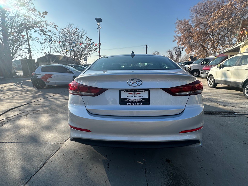 2017 Hyundai Elantra Image 4