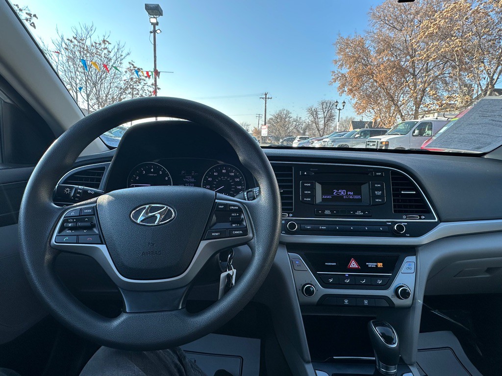 2017 Hyundai Elantra Image 10