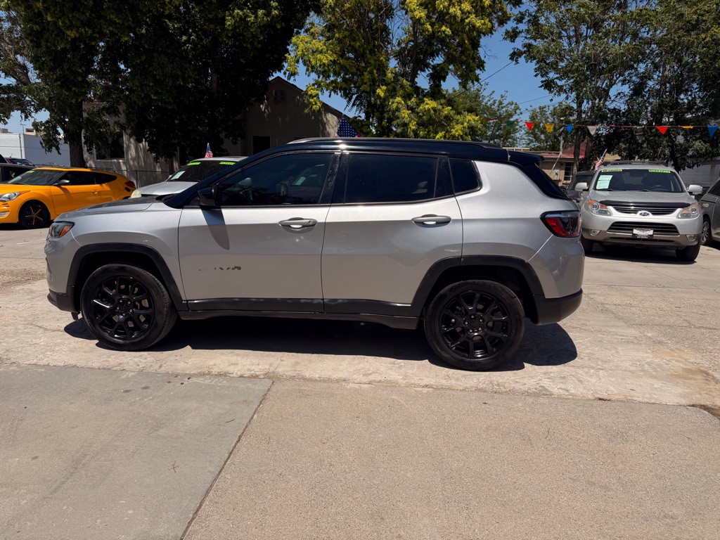 2023 Jeep Compass Image 8