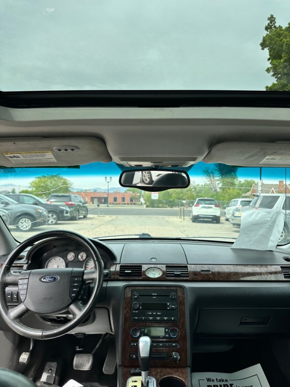 2005 Ford Five Hundred Image 10