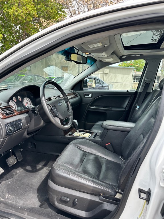 2005 Ford Five Hundred Image 11