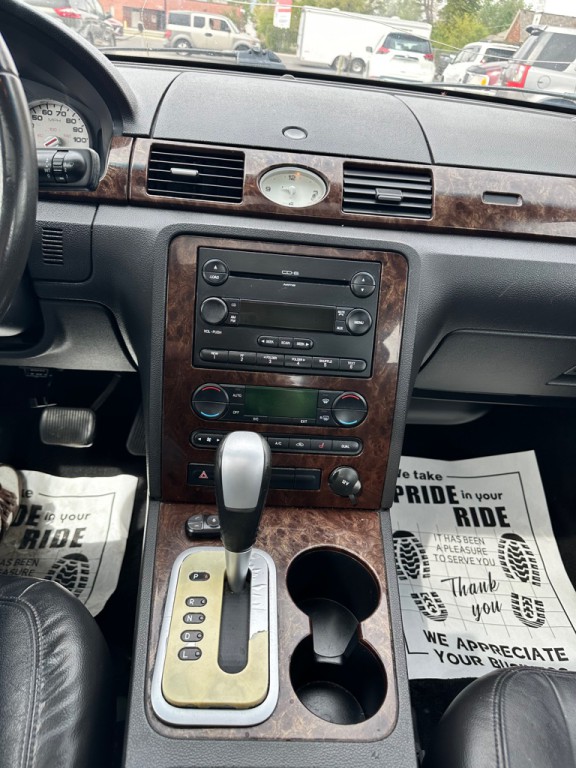 2005 Ford Five Hundred Image 12