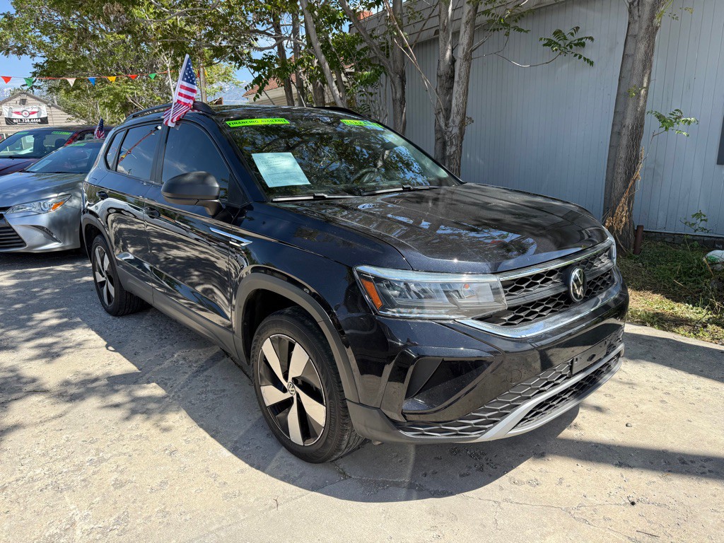 2023 Volkswagen Taos Image 3