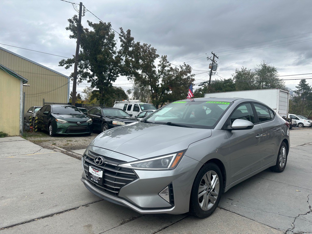 2020 Hyundai Elantra Image 3