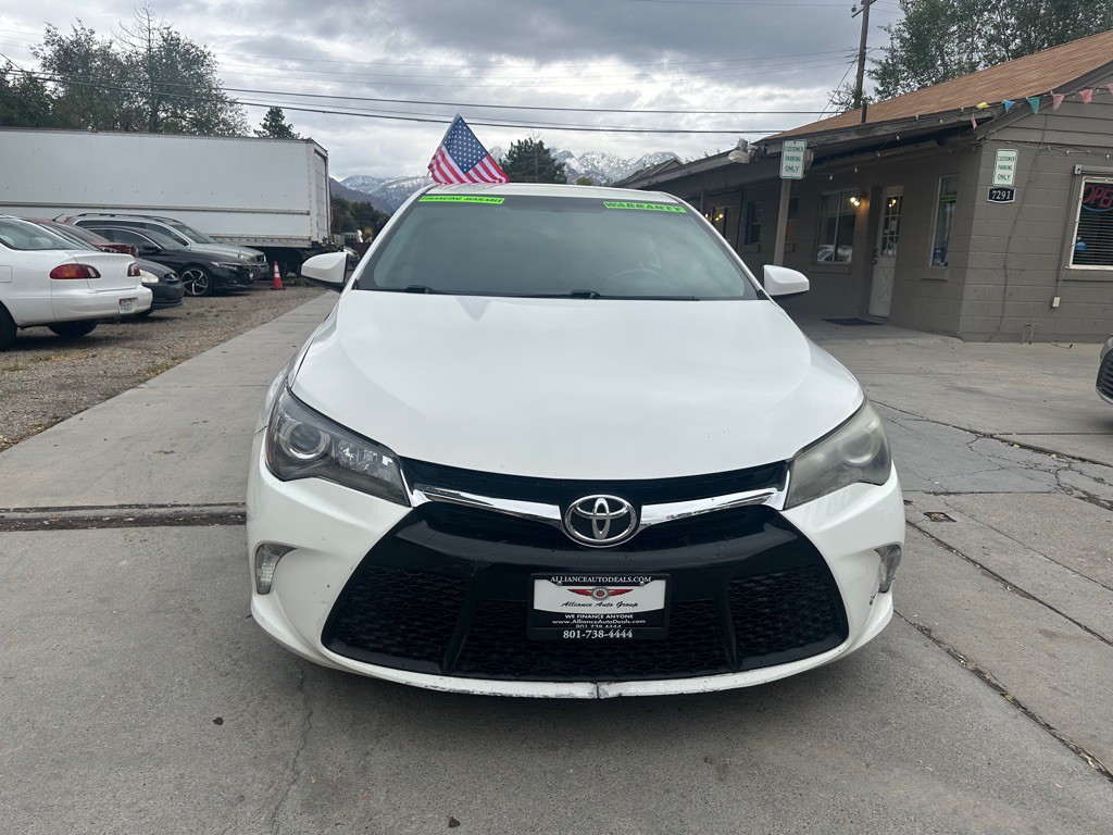 2017 Toyota Camry Image 2