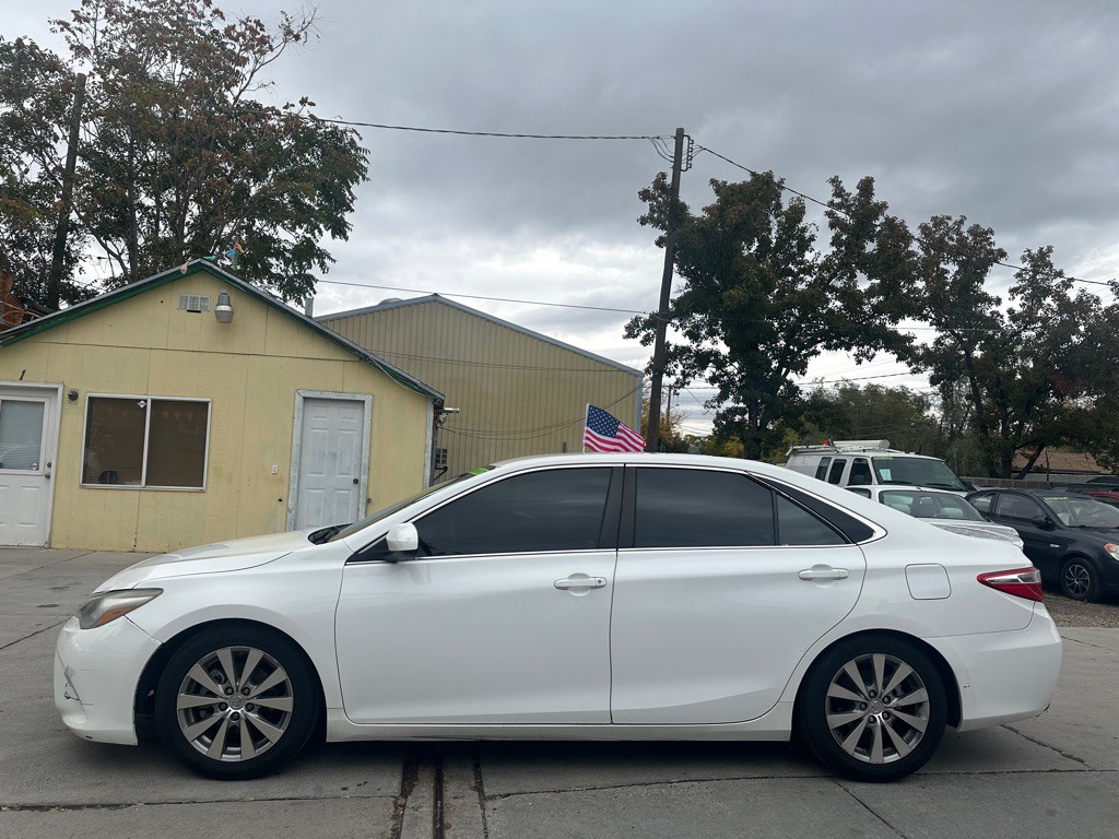 2017 Toyota Camry Image 4