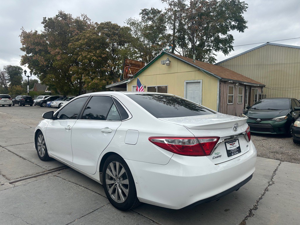 2017 Toyota Camry Image 5