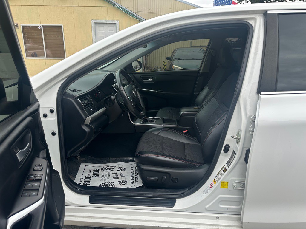 2017 Toyota Camry Image 9