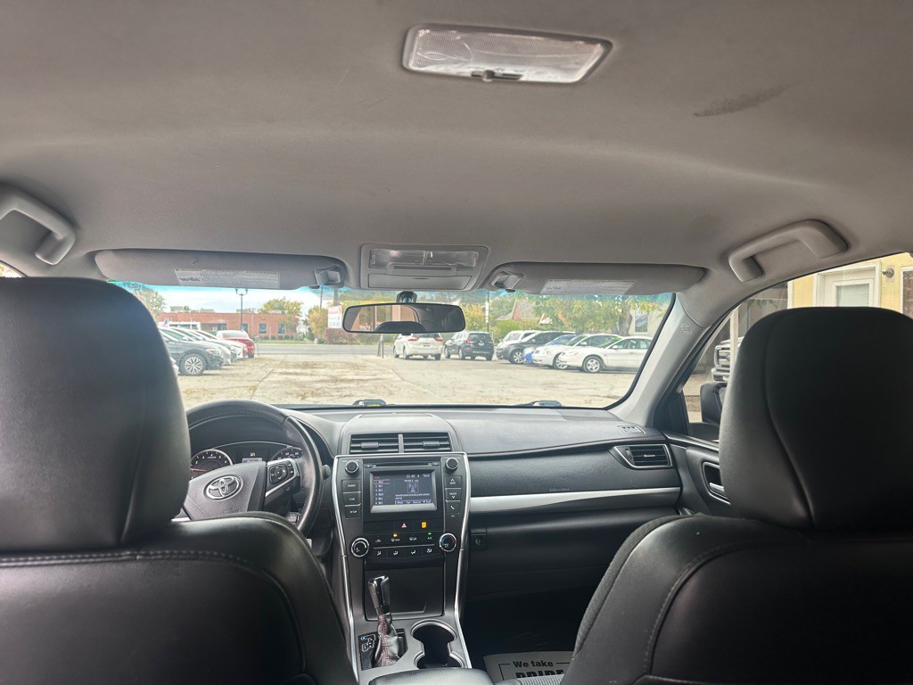2017 Toyota Camry Image 10