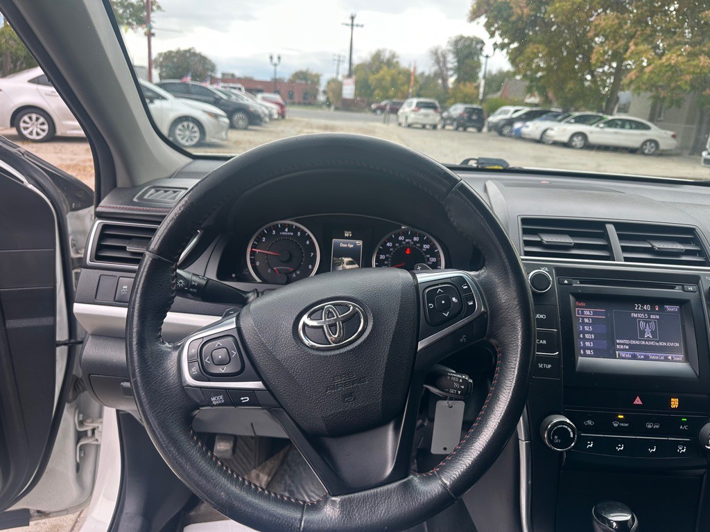 2017 Toyota Camry Image 11