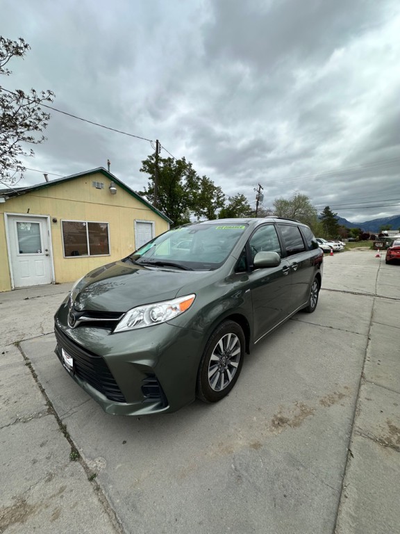 2020 Toyota Sienna Image 2