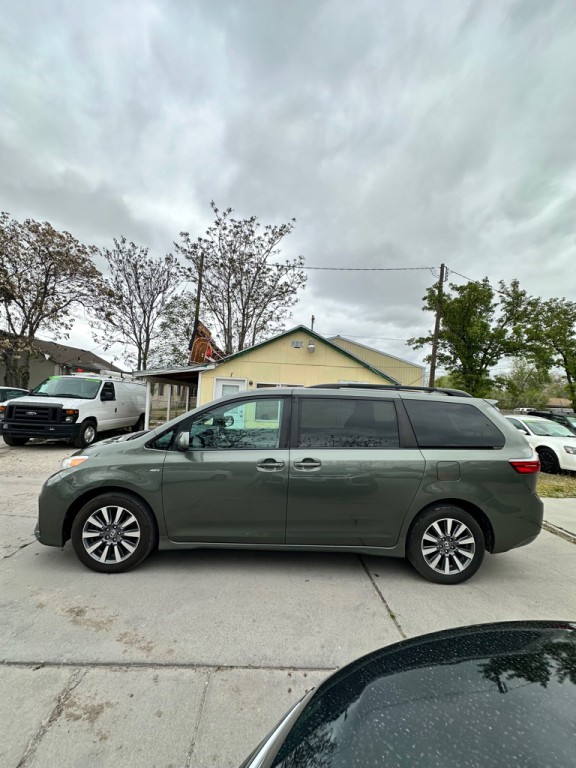 2020 Toyota Sienna Image 3