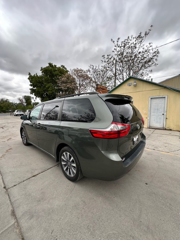 2020 Toyota Sienna Image 4