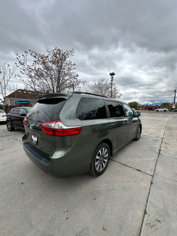 2020 Toyota Sienna Image 6